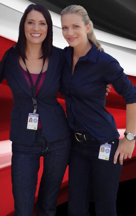 Aj Cook And Paget Brewster Atrizes Emily Prentiss