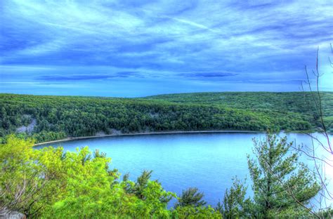 lake   late afternoon  devils lake state park wisconsin image