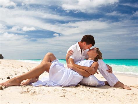 love romance kiss summer sea beach romantic couple hd wallpapers for mobile phones tablet and pc