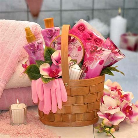 pamper  pink spa gift basket wwwhayneedlecom gift baskets