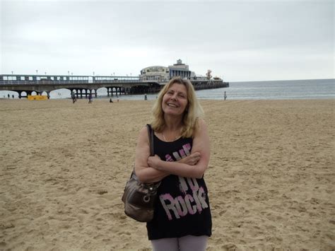 carolynq 59 from bournemouth is a local granny looking