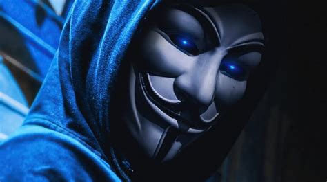 anonymous  entrato nelle webcam russe su oltre  camere messaggi contro la guerra putin
