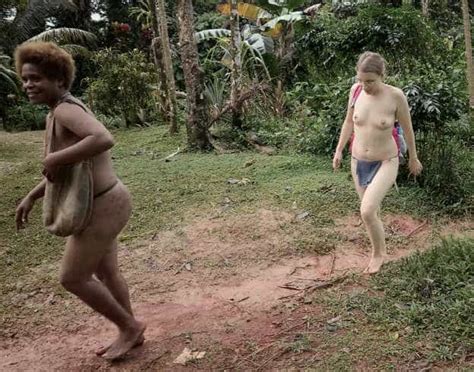 【画像】白人美女アナ「部族に密着・・え！？私も全裸になるんですか？」⇒ 結果 ポッカキット