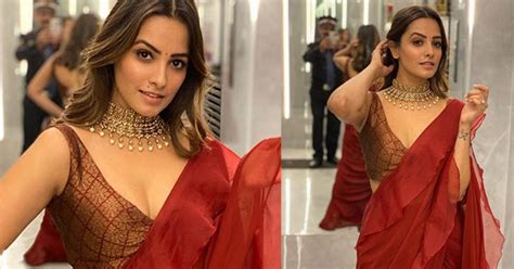 Anita Hassanandani Looks Stunning In A Saree For Zee