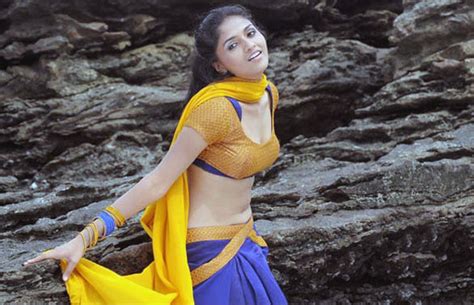 tamil film actress sunaina unseen images actress sunaina