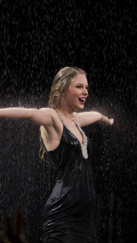 19 Years Old Taylor Swift When She Was On Her Fearless World Tour In