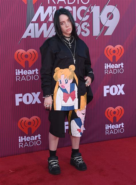 Billie Eilish Calls Out Fans Using Her Style To Shame Others Zizacious