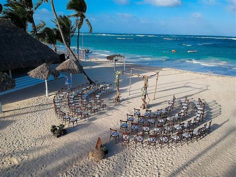 Private Beach Ceremony For Kristina And Santiago S Wedding