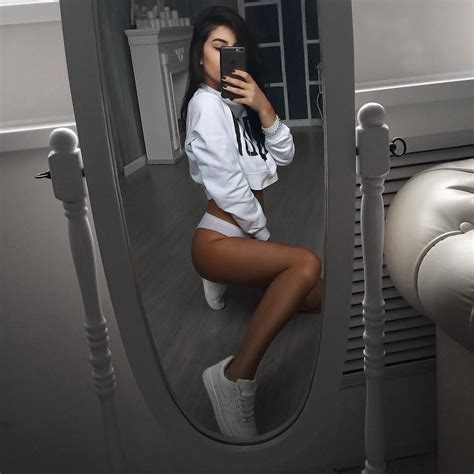 На мне Brand Sneaker 👟 Mirror Selfie Poses Adidas Outfit Women
