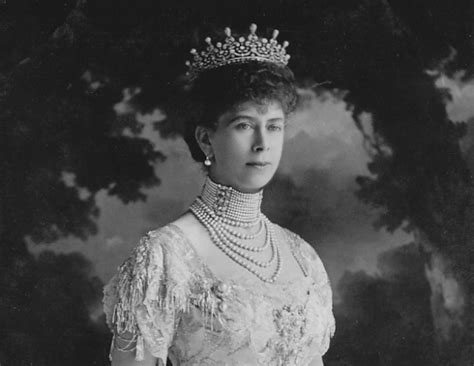 queen marys tiaras  british royal collection  court jeweller