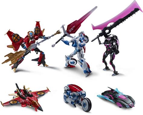 Exclusive Female Transformers 3 Pack For Comic Con
