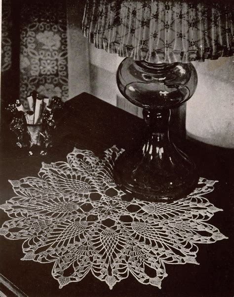 Vintage Pineapple Crochet Patterns Doilies Apron Tablecloth Bedspread 1946