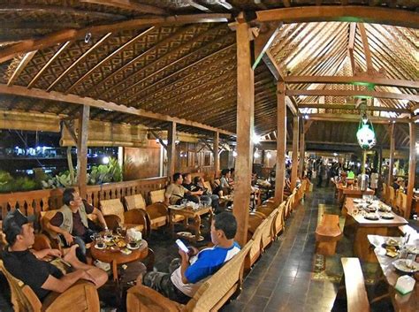 rumah makan  jogja  rombongan tempat nyaman view
