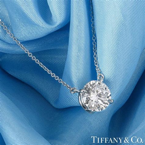 tiffany   platinum diamond solitaire pendant  carat fvs gia