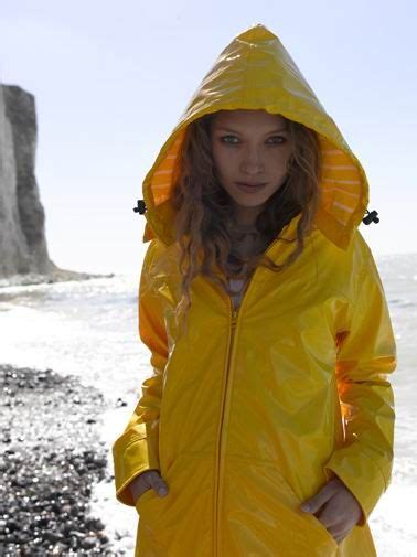 yellow hooded pvc raincoat how do i buy this regenkleidung regenmantel regenbekleidung