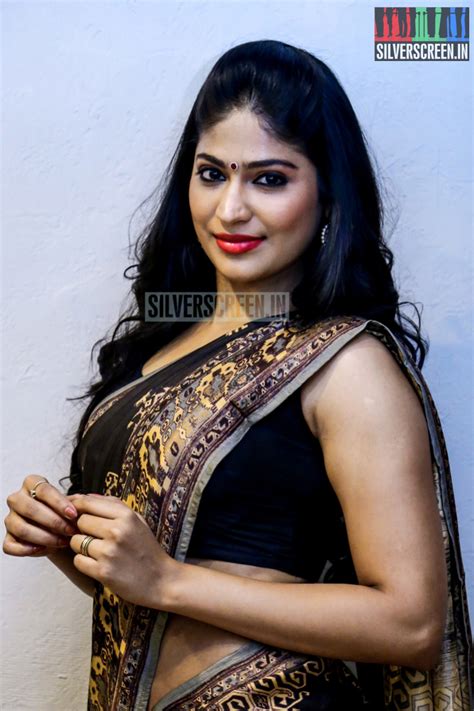 Actress Vijayalakshmi Hq Photos