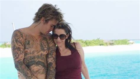 justin bieber gives mom a foot massage — see video of