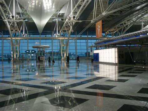 porto airport vervoer vliegveld naar centrum metro autoverhuur