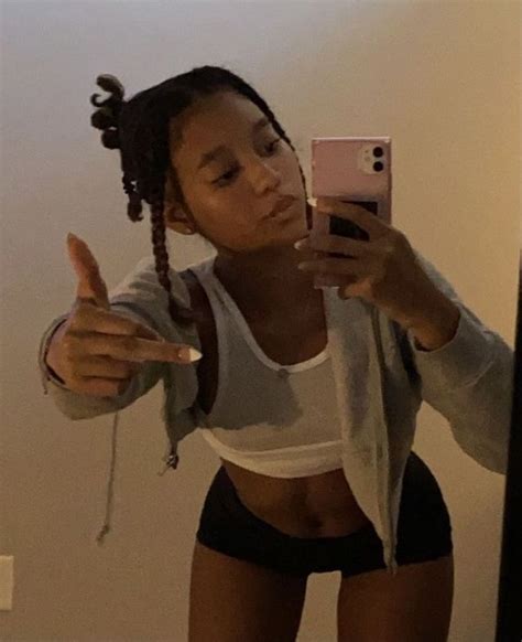 Pin By Marie🦋 On Selfie Mirror Poses Pretty Black Girls Black Girl