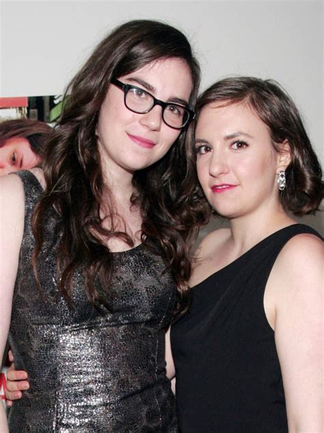 lena dunham issued a formal apology on tuesday for