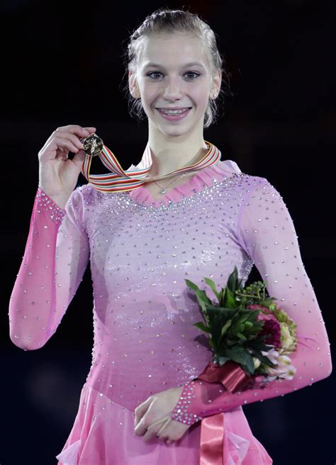 With Rally U S Skater Polina Edmunds Takes Gold At Age 16 The New