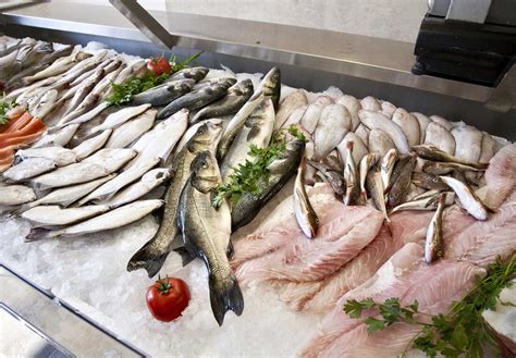 eat fish responsibly   seafood guides   confusing