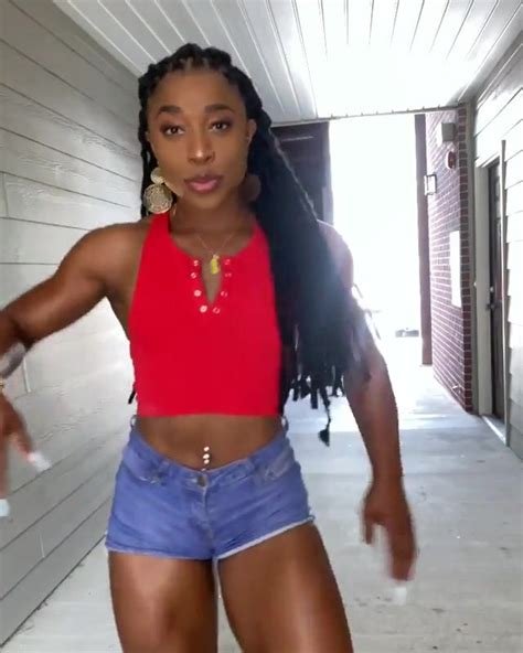 kiara phillips ebony slut shows her figure after workout video