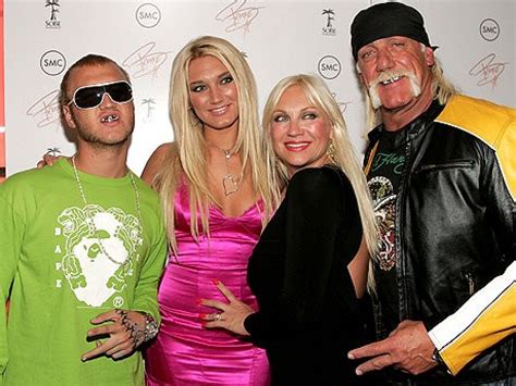 Hulk Hogan Knocked Out Ex Wife Gets 70 Percent In Divorce Settlement