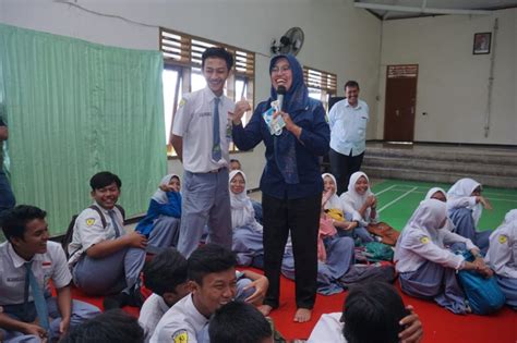 Yang Muda Yang Berkarya Siswa Smk Pim Diingatkan Bahaya