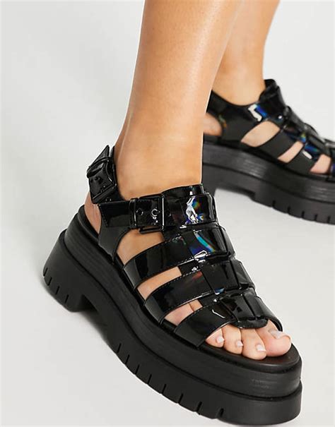 bershka sandalen aus vinyl mit dicker sohle  schwarz asos