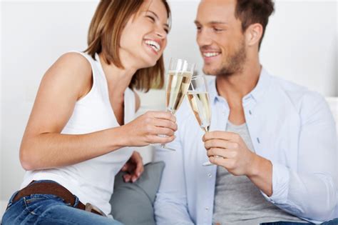 Make Good Impression On Woman On A First Date Wingman