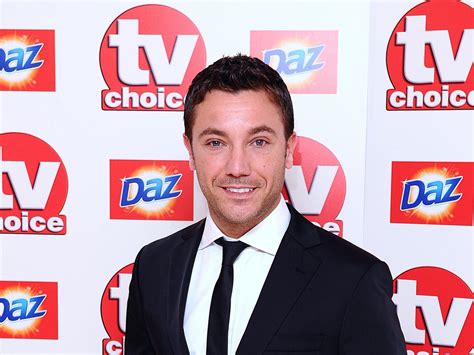gino d acampo shocks holly willoughby as he flashes his bottom on this