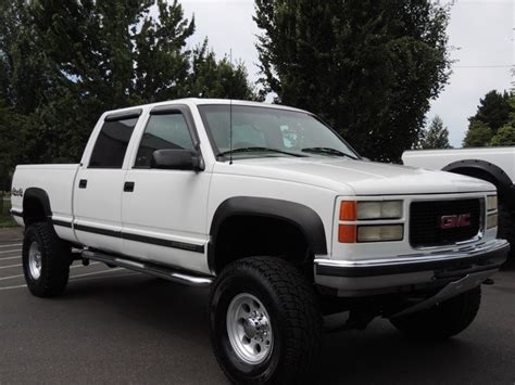 gmc sierra  crew cab  liter wd lifted leather