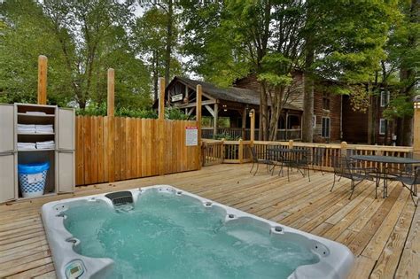 Hot Tub ⋆ Forrest Hills Resort