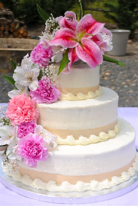 sarahs icing   cake wedding cake fresh flowers