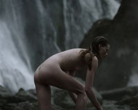 alyssa sutherland showing off her fully naked body while filming vikings s01e09