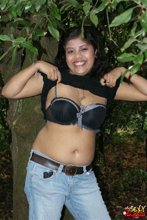 shameless indian teen in jeans shows off her big xxxonxxx picture 9