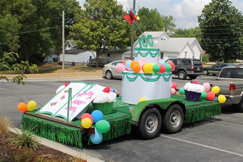 cats eye view  mpl   settlers float takes  cake christmas float ideas christmas