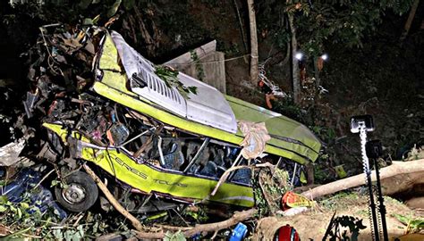 A Bus In Antique Crashes Off The “killer Curve ” Killing 17 Antique