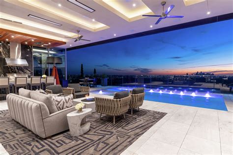 texas billionaire tilman fertittas  post oak penthouse