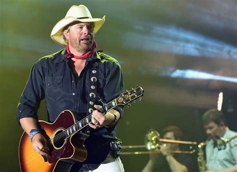 toby keith reveals he was diagnosed with stomach cancer last fall [video]