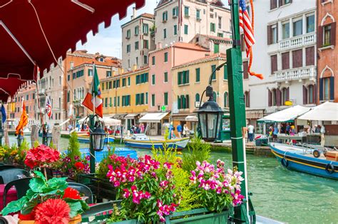discovering   restaurants   view  venice