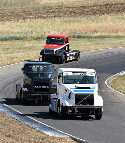 truck racing returns   magazine