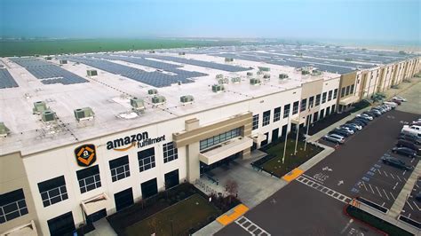 amazon  install solar    fulfillment center rooftops