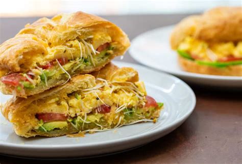 breakfast croissant sandwich  veggies  eggs macheesmo