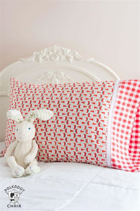 quick  easy   sew  pillowcase  polka dot chair
