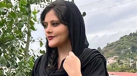 hijab row journalist arrested  breaking news  mahsa amini iran police jailed  charge