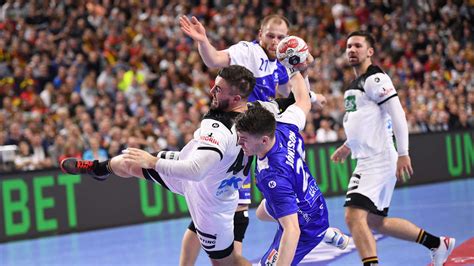 handball wm deutschland startet mit sieg ueber island  die hauptrunde