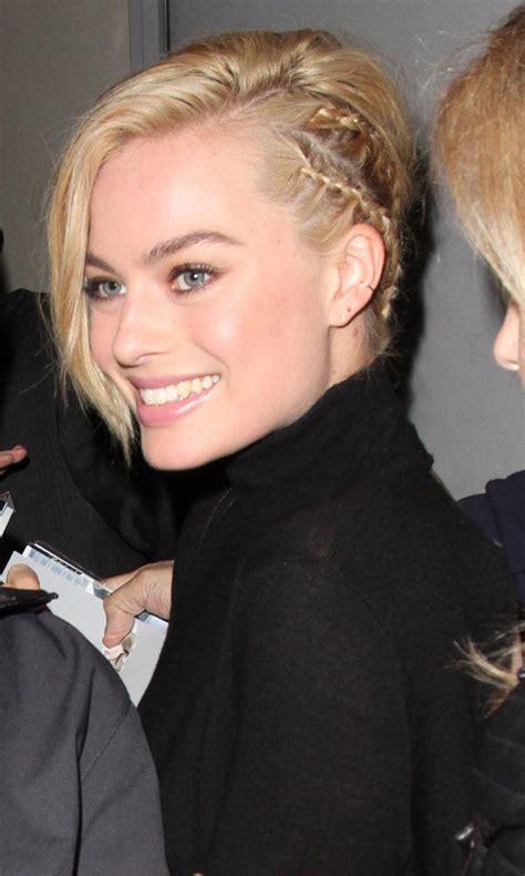 Today S Unboring Hair Inspiration Margot Robbie S Sneaky Side Cornrow