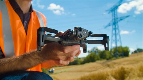 parrot devoile le drone anafi usa